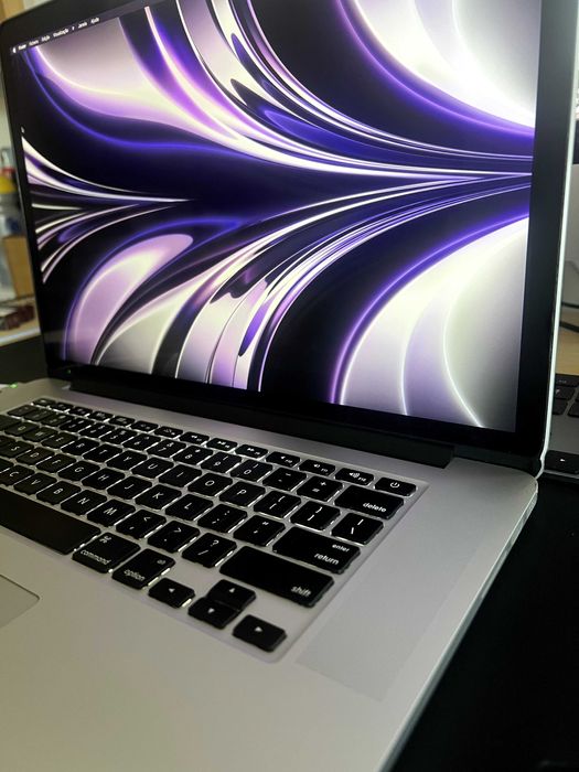 Macbook Pro 15" Mid 2015 (Com duas gráficas)