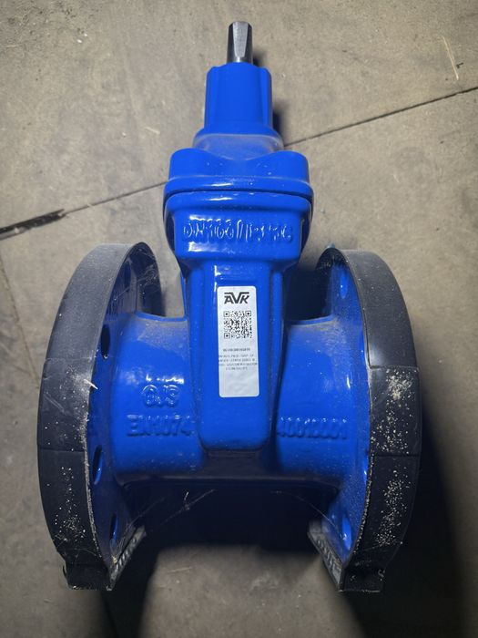 Zasuwa kolnierzowa AVK DN 100 Nowa