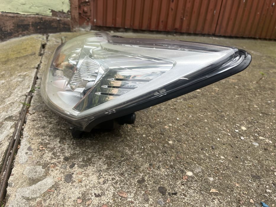 Lampa przednia ksenon Ford Focus ML2