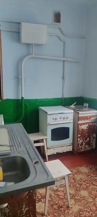 Продається трикімнатна квартира