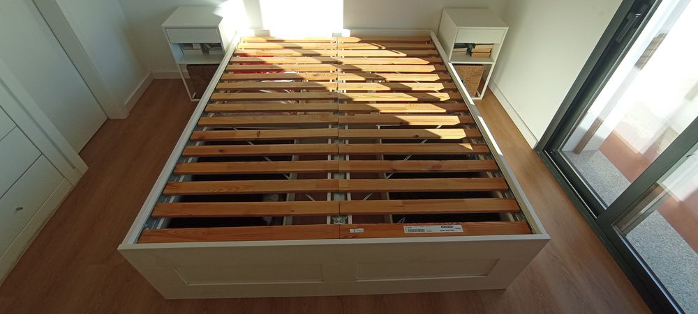 Cama Ikea com gavetas branca