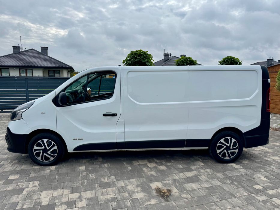 Renault Trafic Long 2017 rok Bogato wyposażony HAK Polecam Ładny Stan