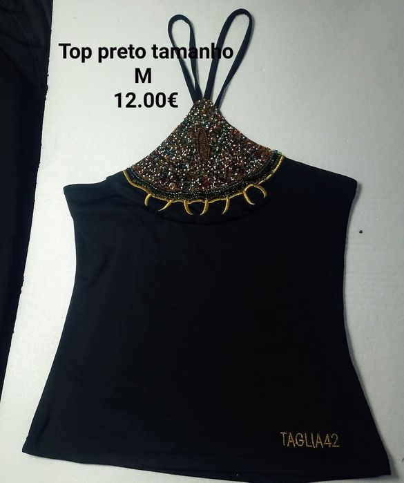 Top preto com pedrinhas bordadas