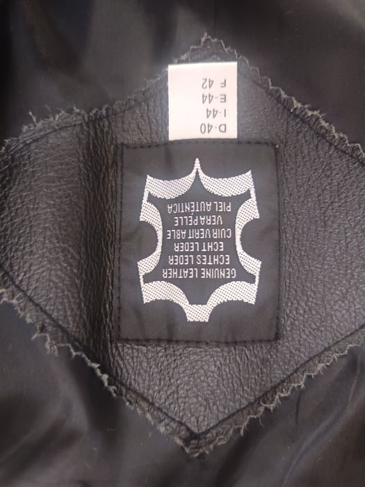 Жіноча шкіряна куртка