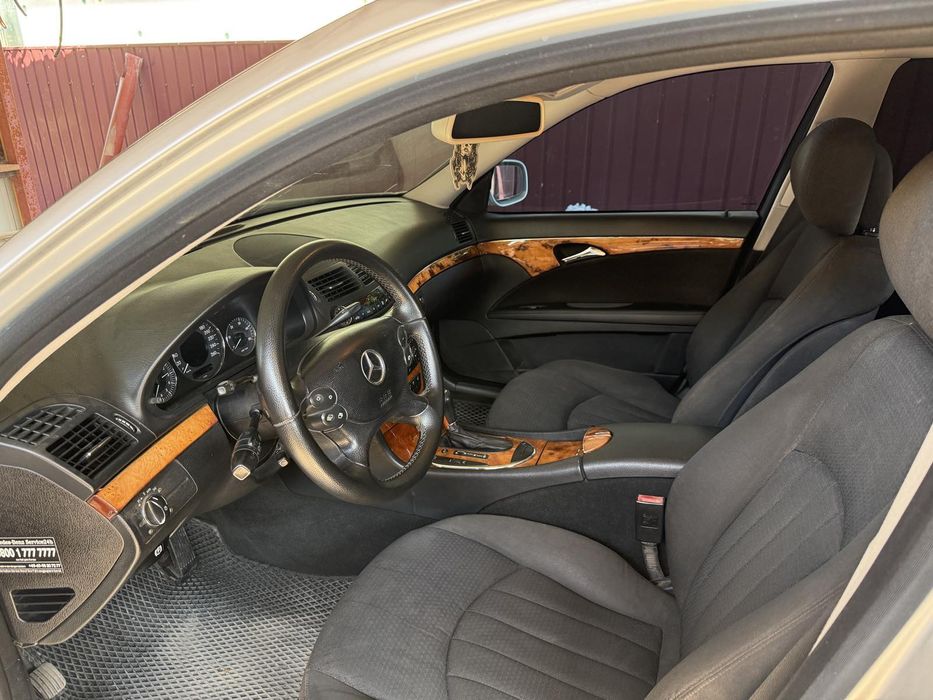 Mercedes-Benz E211 3.0D