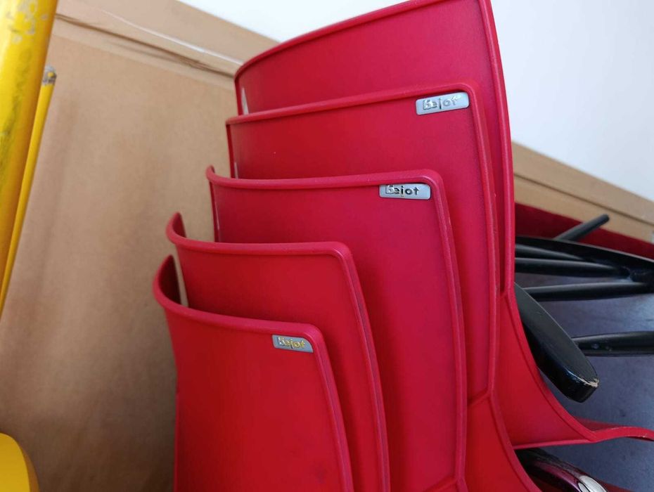 Krzesło Bejot czerwone plastik chrom