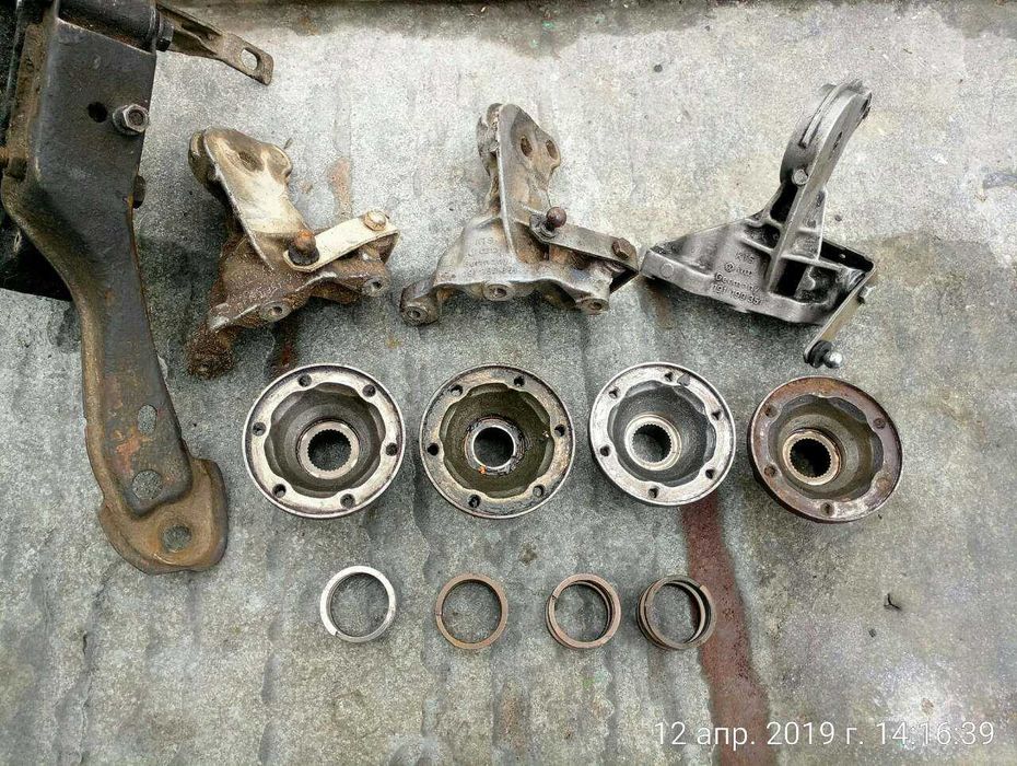 КПП - Фланец,кронштейн Golf 2,Chery Amulet,Jetta 2,020,4S,4T,сальники
