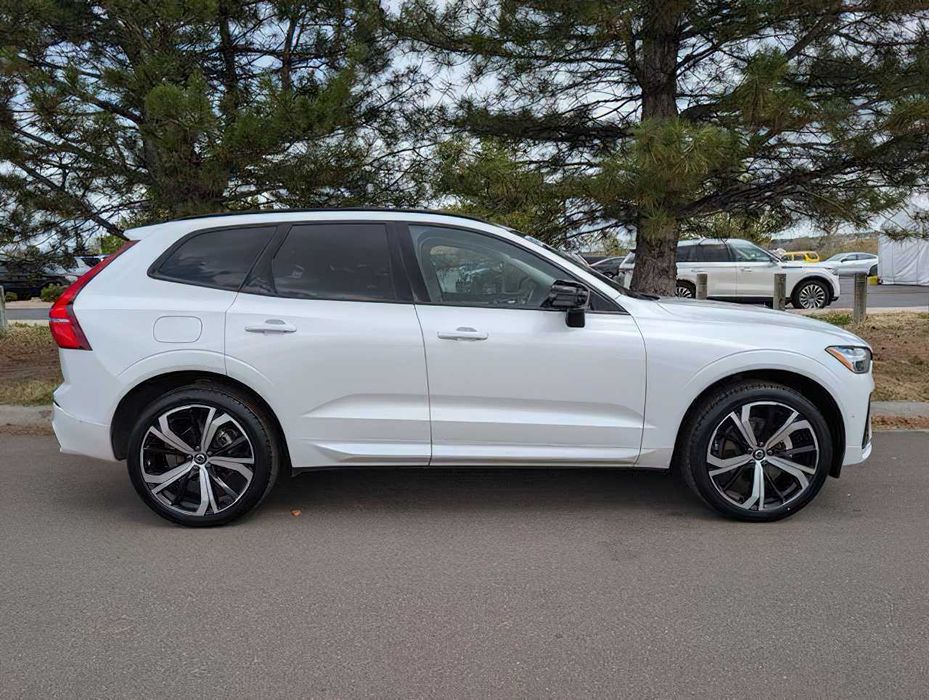 Volvo XC60 B5 Ultimate Dark Theme      2023