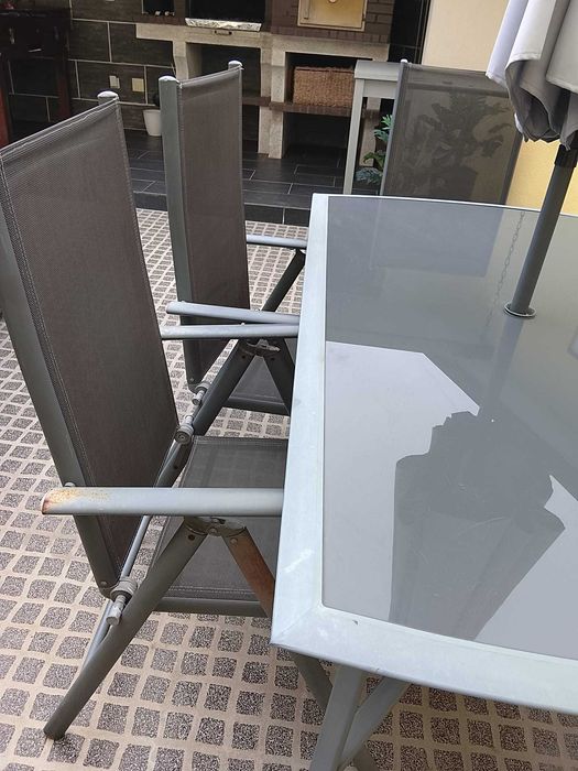 Mesa de ferro com tampo de vidro