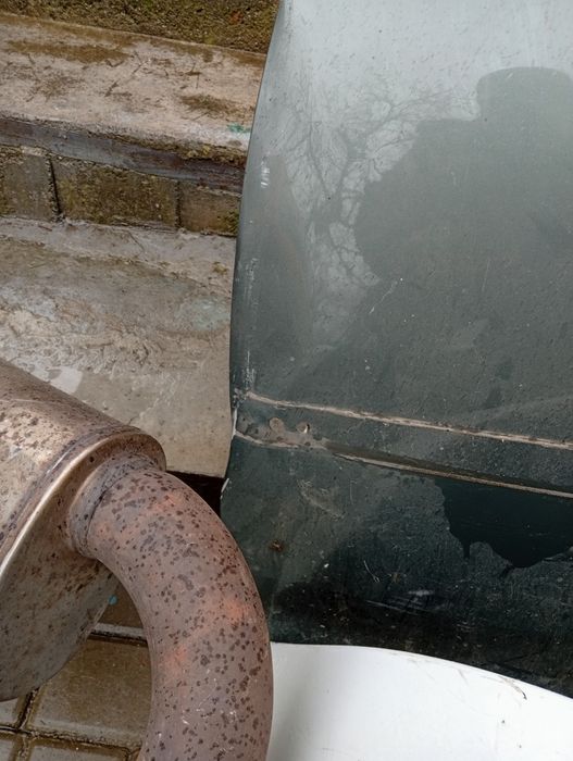 Продам глушник, бампера, шубу задніх дверей до VW Golf 5