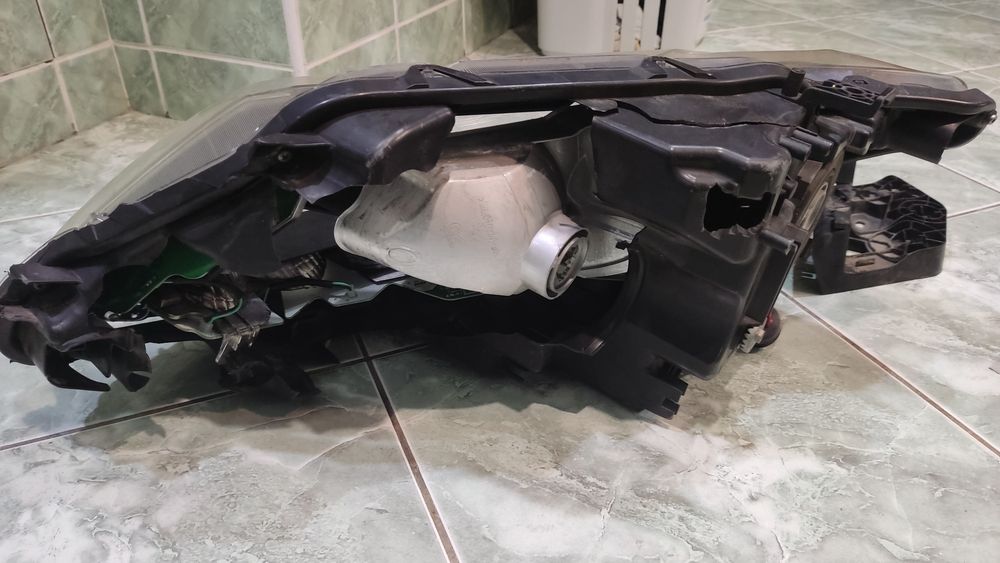 Фара Nissan Rogue 2014-2016  на запчастини