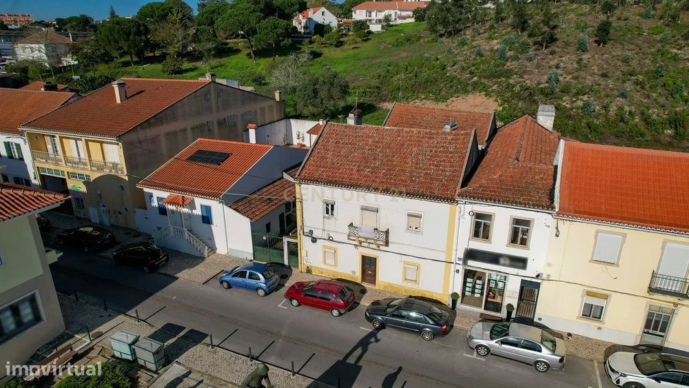 Prédio na Malveira com 3 apartamentos - excelente potencial para INVES — Malveira E São Miguel De Alcainça, Lisboa