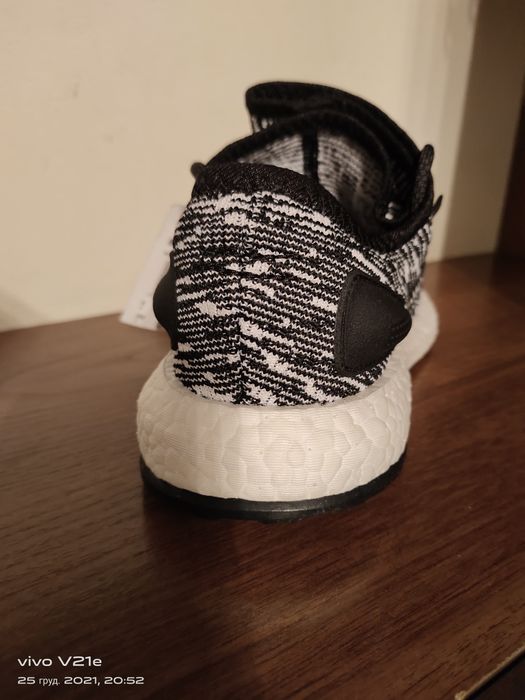 Продам кросівки adidas