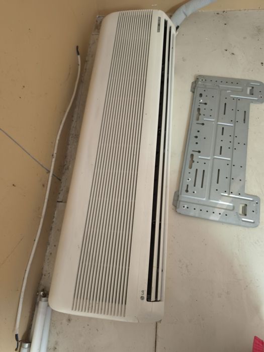 1  Ar Condicionado LG 19.000 BTU Quente e Frio