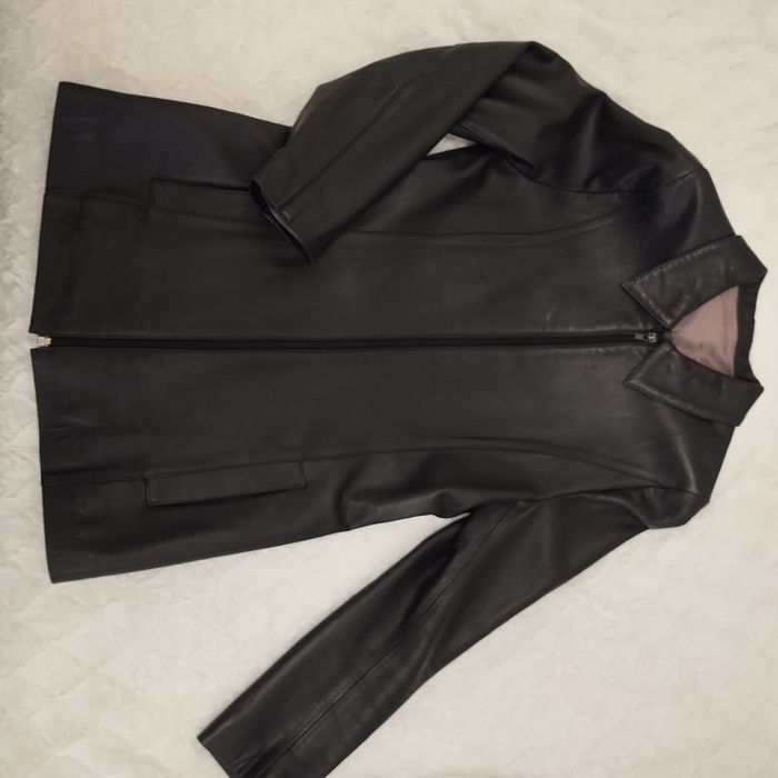 Жіноча шкіряна куртка