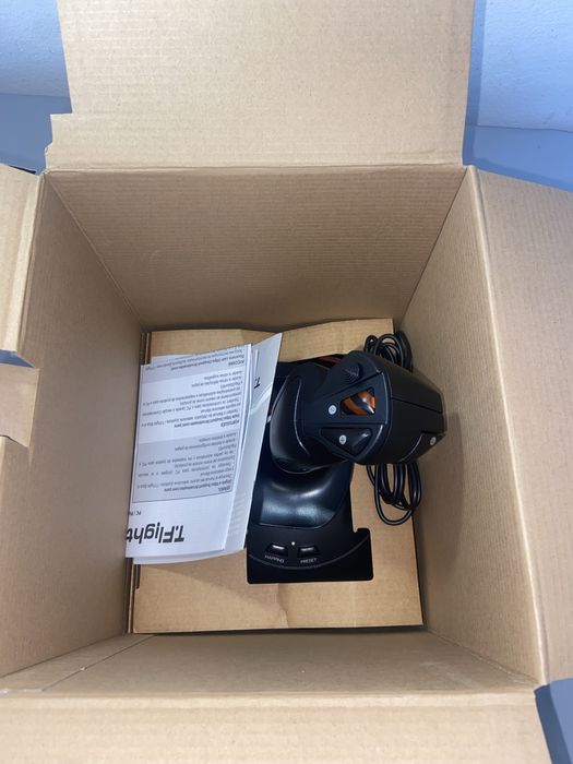 Joystick ThrustMaster NOVO A ESTREAR