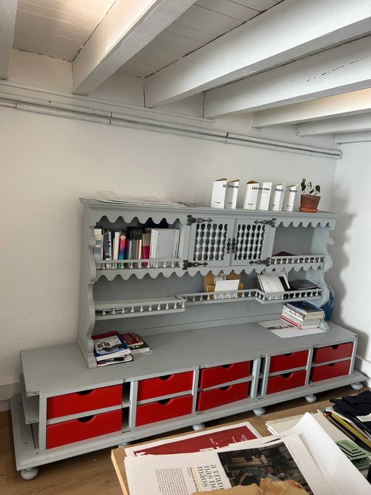 Armário com 10 gavetas