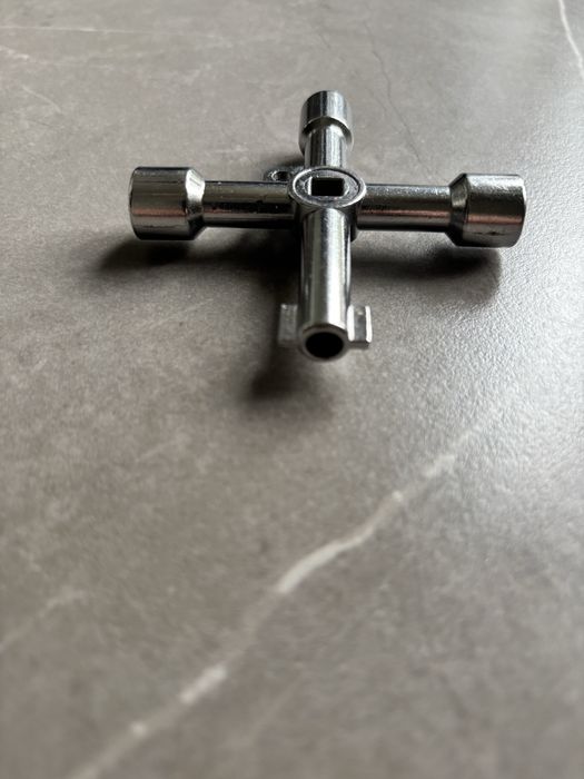 Ключ специальный УЗ,а также для электрошкафов