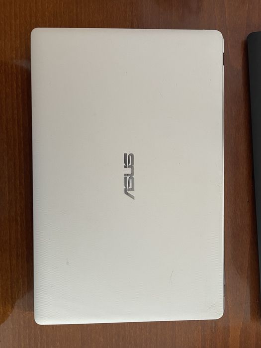 Ноутбук ASUS X552C / Intel / SSD / Без батареї