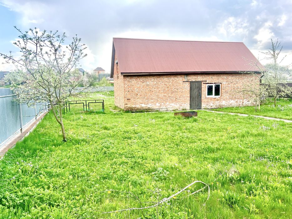 Хата,гараж,сауна,озеро,літня кухня,стайня,