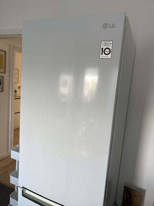 Frigorífico combinado LG - Modelo GBB61SWJZN