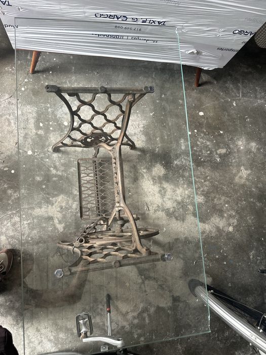 Mesa singer vintage tampo de vidro