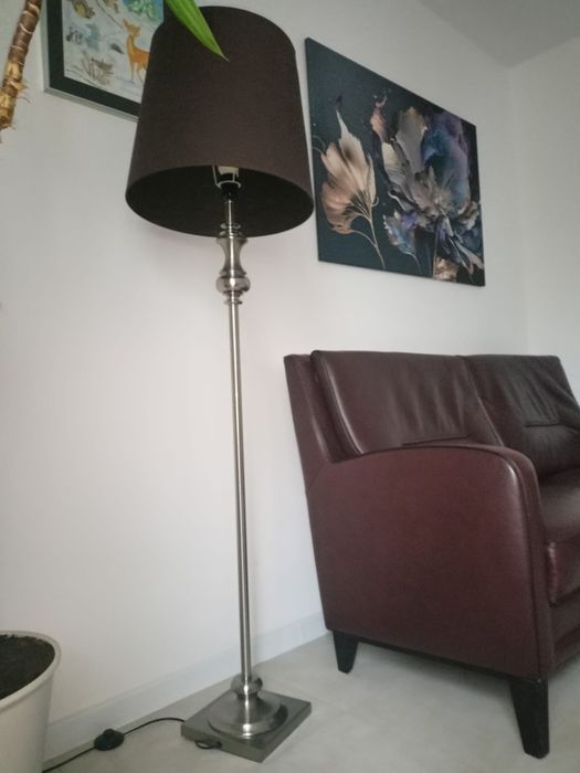 Piękna lampa stojąca