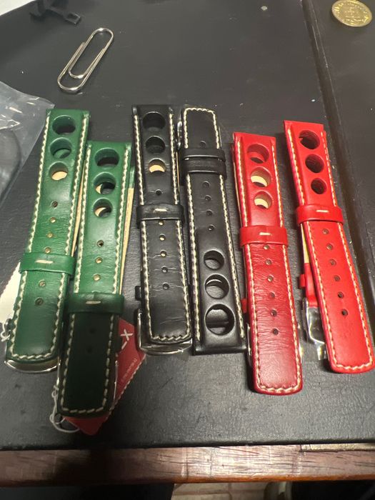 Braceletes relógio em pele
