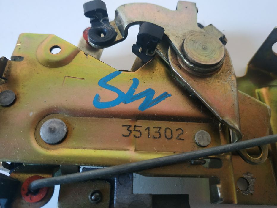 Замок  дверей  Пежо партнер