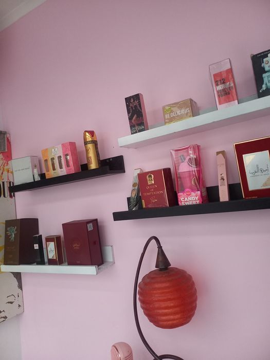 Perfumaria , Perfumes  e outros artigos