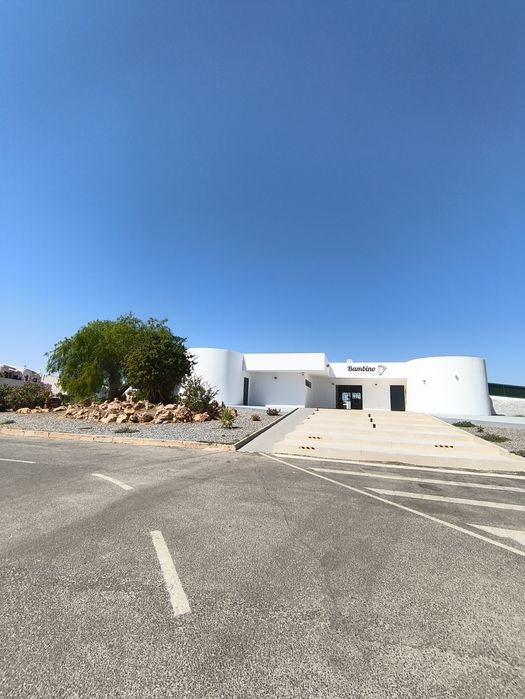 Apartamento T1  c/terraço sul e vista mar
Urbanização calma