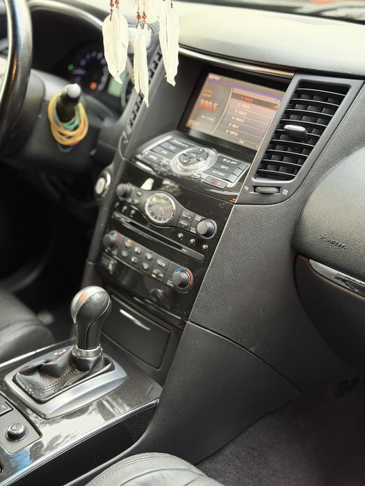 Infiniti QX70 2016 Год