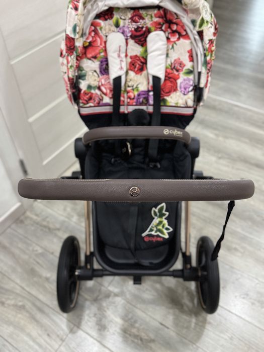 Cybex Priam 4.0 Blossom Light на шасі Rosegold (рожеве золото)