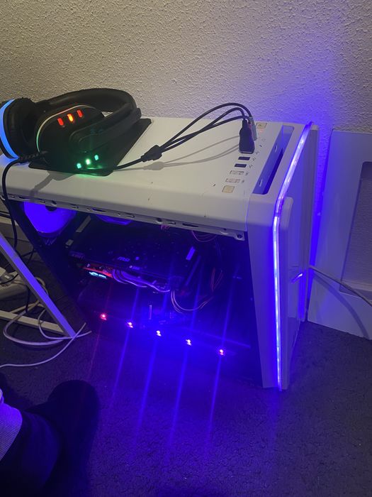 vendo ou troco 2 torres gaming descricao de componentes em foto