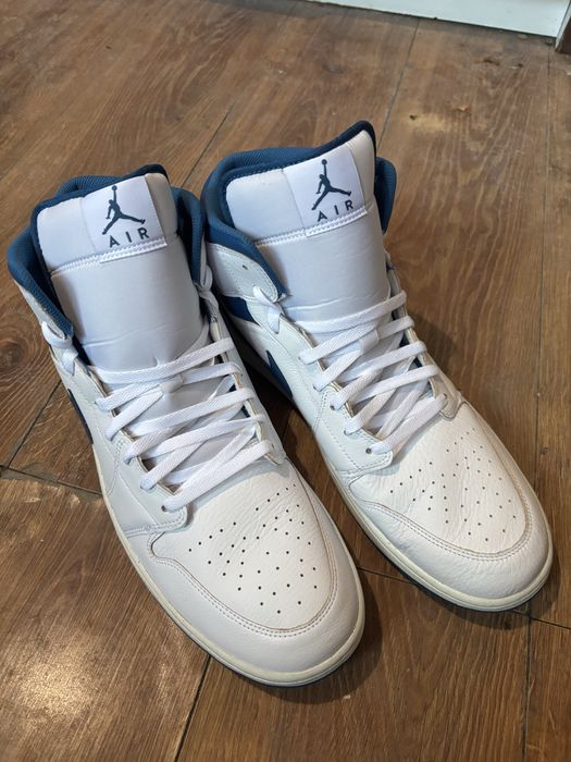 Air Jordan 1 MID