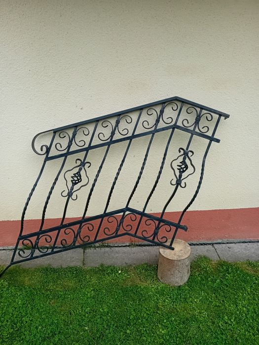 Sprzedam barierkę kutą schodowa.