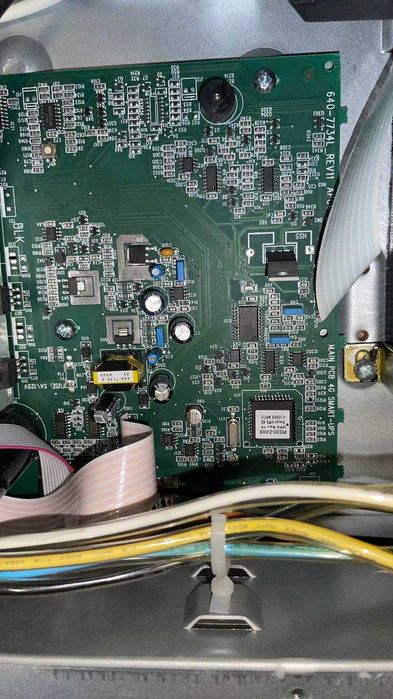 ДБЖ APC Smart UPS 1500 (SUA1500RM2U, 640-7734L REV11) без акумів