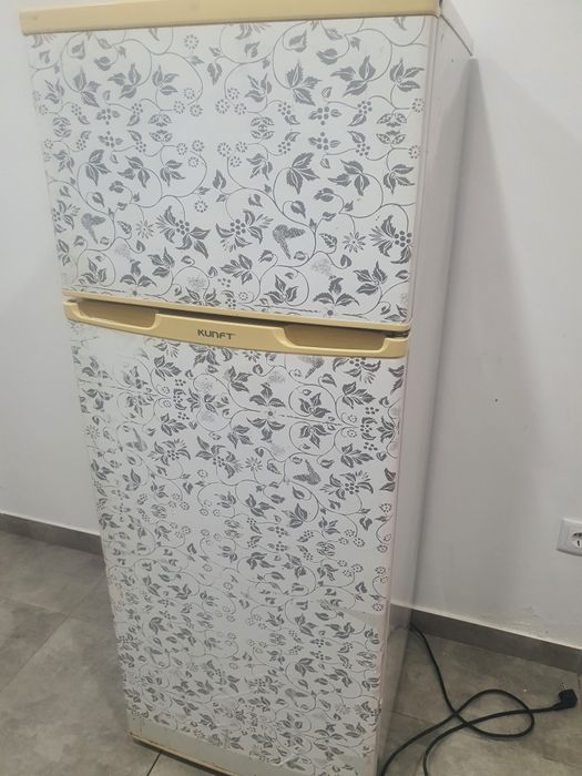 Frigorífico com algumas marcas