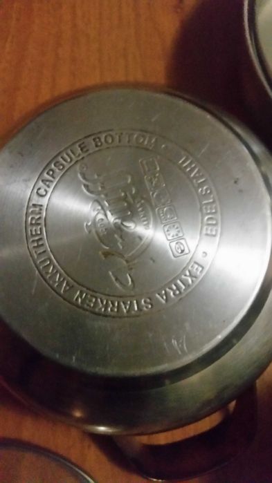 Сковородки - кастрюли  желез судочки топорик горшочки для жаркого