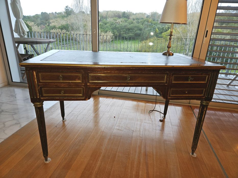 Antiga mesa de escritório em madeira maciça, acajou