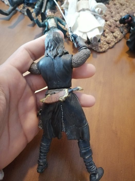 Aragorn boneco  senhor dos anéis