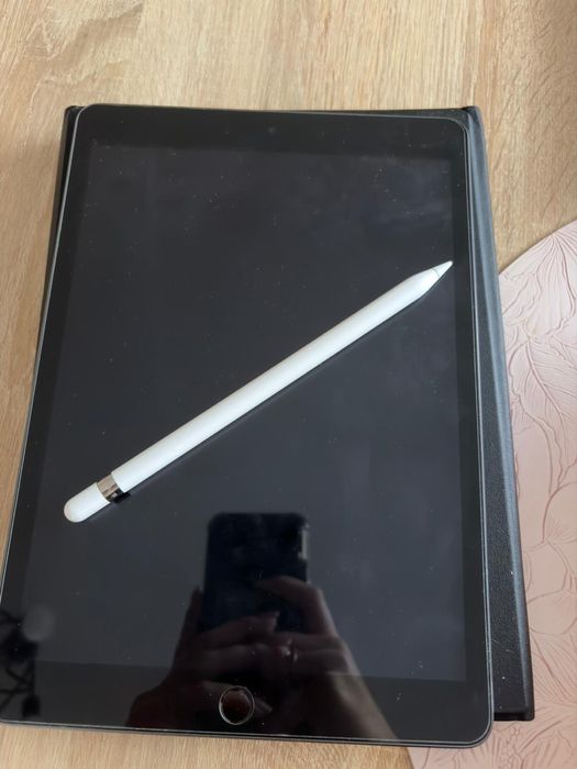 Ipad 9th generacji 10,2 + Apple Pencil 1 + etui z klawiaturą