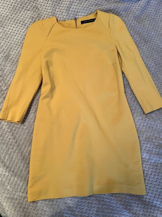 різні плаття, одяг, сукні