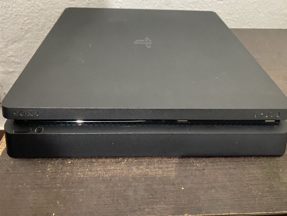 Playstation 4 com 2 comandos