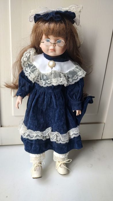 Порцелянова колекційна лялька