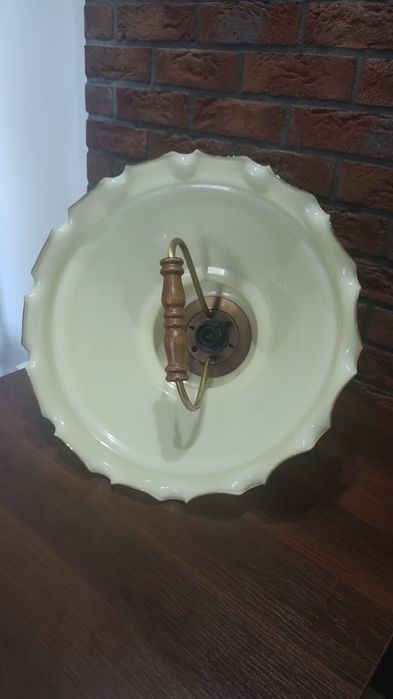 Wisząca lampa z dużym kloszem