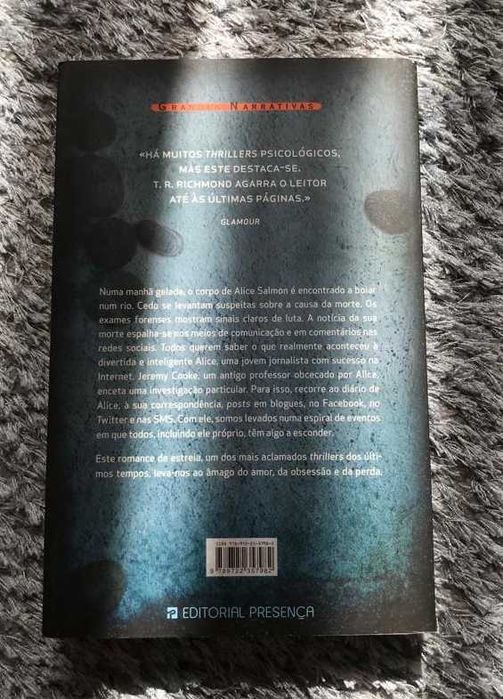 O que ela deixou, de T. R. Richmond