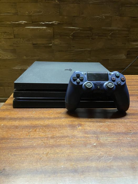 Ps 4 pro продаю срочно !!!