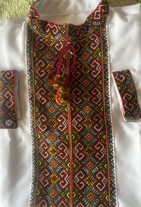 Продам вишиванка чоловіча ,4700