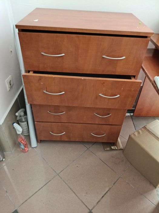 meble biurowe (biurko,szafka,2 krzesła, krzesło skórzane, półki)